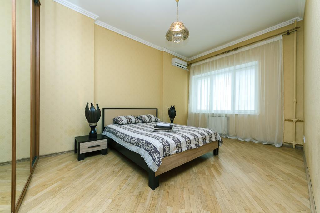 Apartment On Khreshchatyk Kyiv Exterior photo